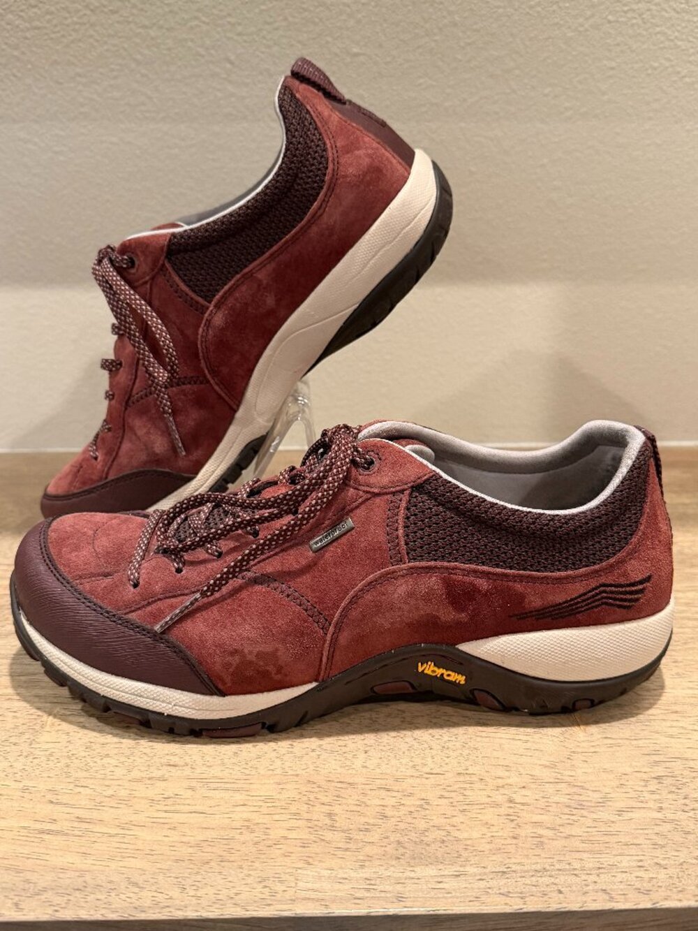 Dansko Waterproof Vibram Hiking Shoes Burgundy Brown Women's Size 40 US 9.5